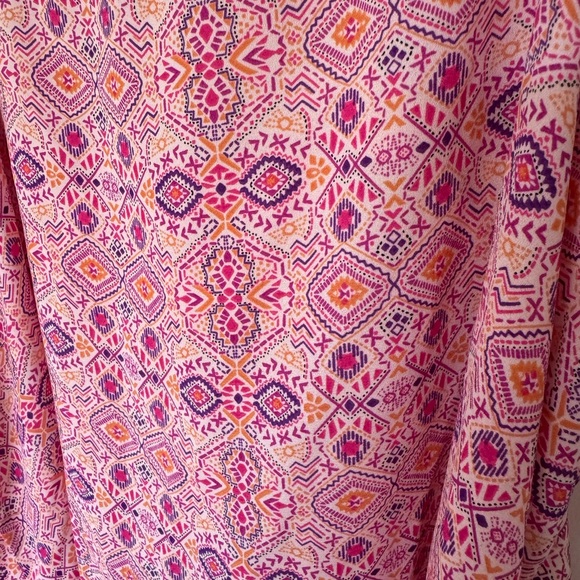 Violet & Claire Printed Blouse - Picture 4 of 5
